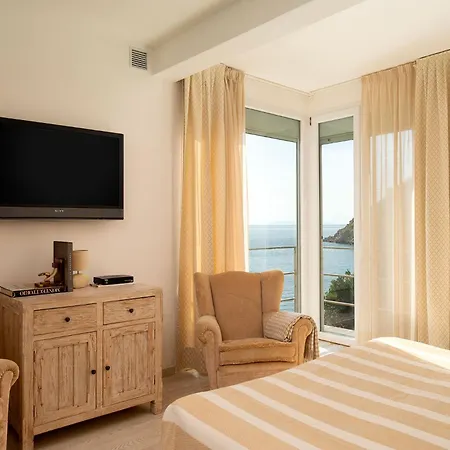 Villa Il Faro 10, Emma
